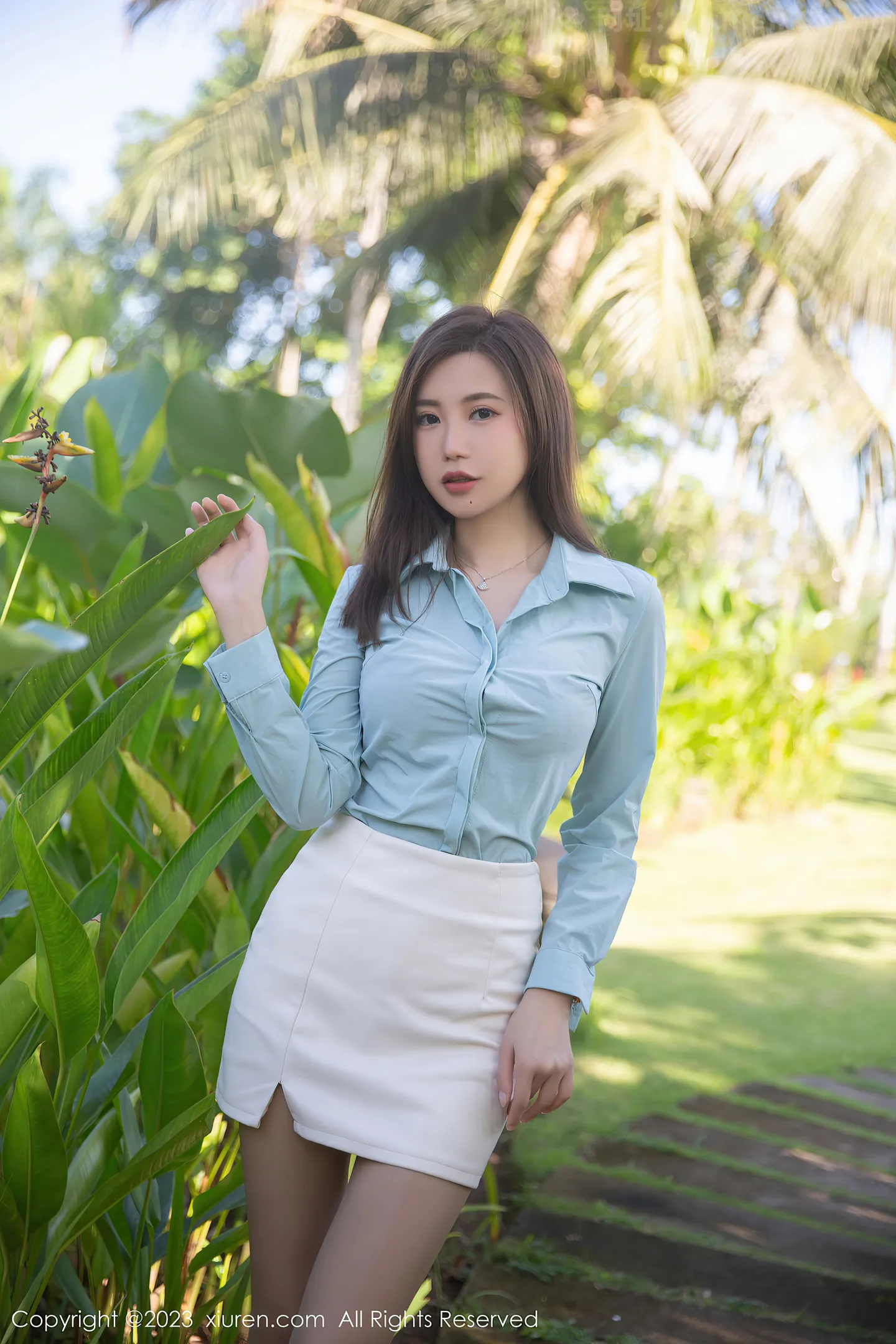 图片[2]-[XiuRen秀人网]VOL.7152 女神绮里嘉ula性感紫色蕾丝内衣配开档黑丝秀完美身材诱惑写真80P-秀人网官方网站